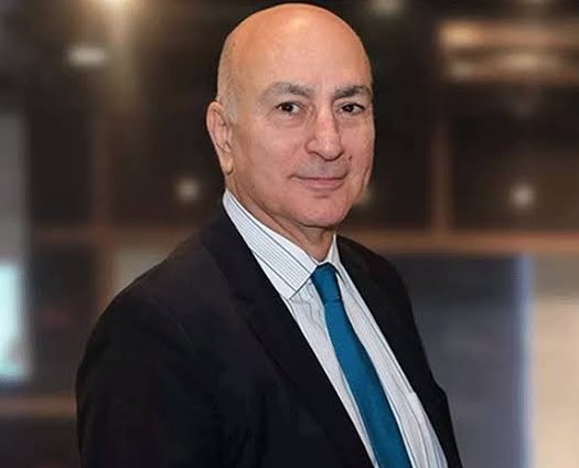 İktisatçı Mahfi Eğilmez: 

- Toplum doğru ile yanlışı ayırt etme yetisini kaybetti.

- Uzun süredir gerçeklerin farklı anlatıldığı bir ortamda yaşıyoruz. 

- İmparatorluğu batırmış olanların kahraman, ülkeyi kurtarmış olanların hain olarak anlatıldığına tanıklık ediyoruz. 

-