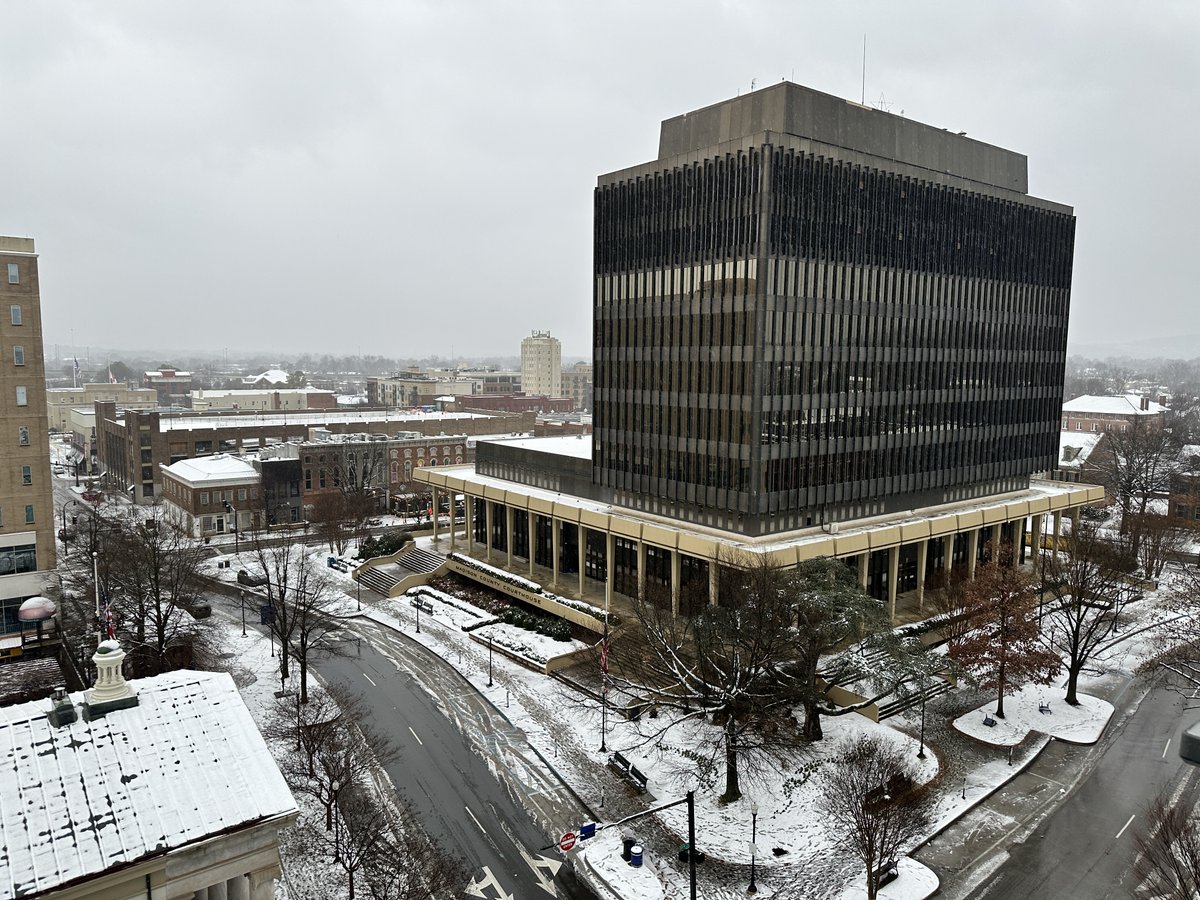 City and regional leaders provided further updates into what to expect as weather and road conditions change over the weekend. 🌨️🌡️ 

Catch up on today's winter weather briefing 👉 bit.ly/4gPQI4K