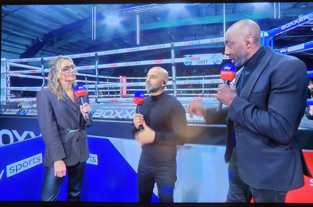 alhey1's tweet photo. @SkyJohnnyNelson @SkySportsBoxing Have someone shrunk @davidcoldwell ??? Or have you two both got heels 👠  on 🤔🤣 https://t.co/hJrMCKoQMx