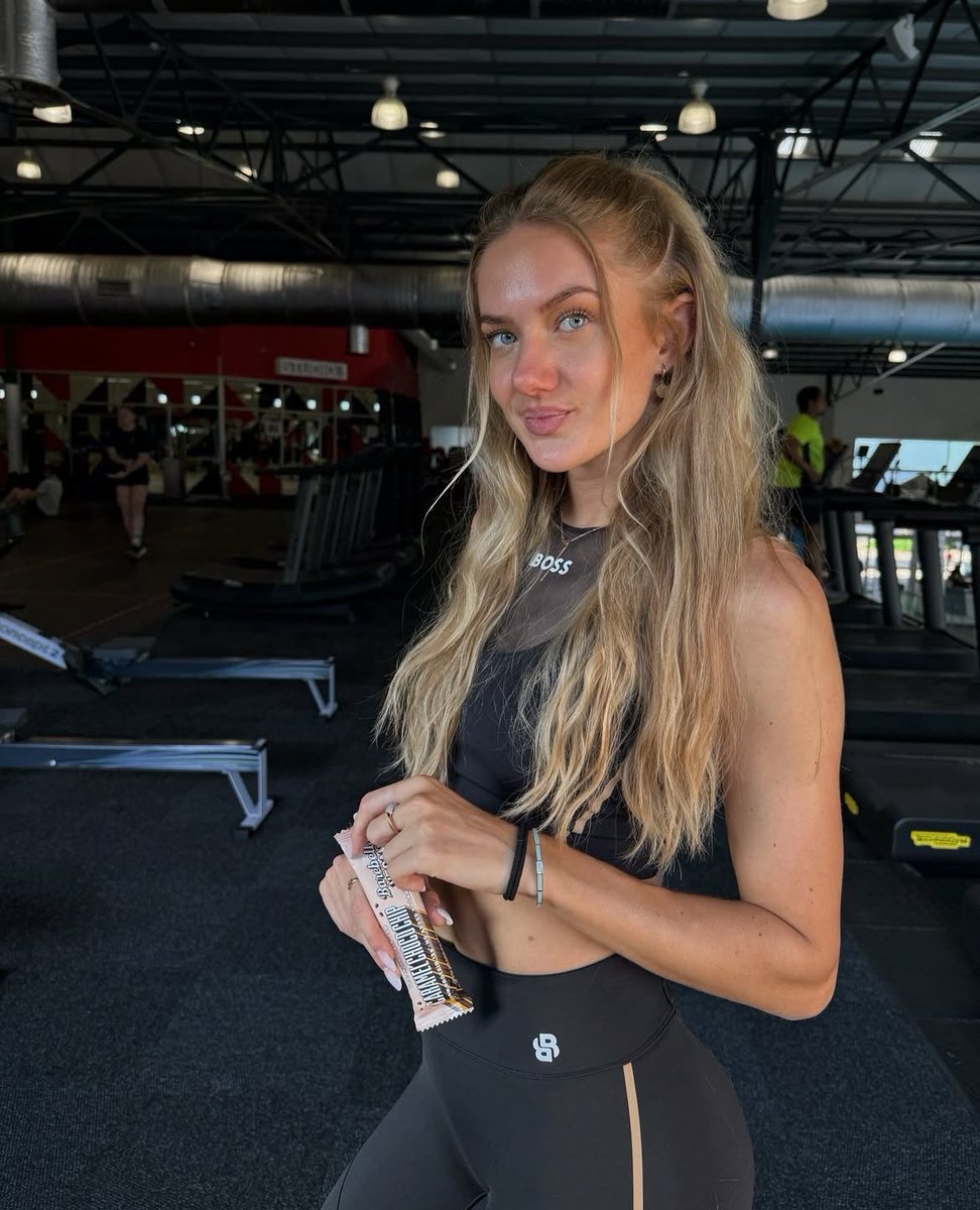 alica schmidt tweet media