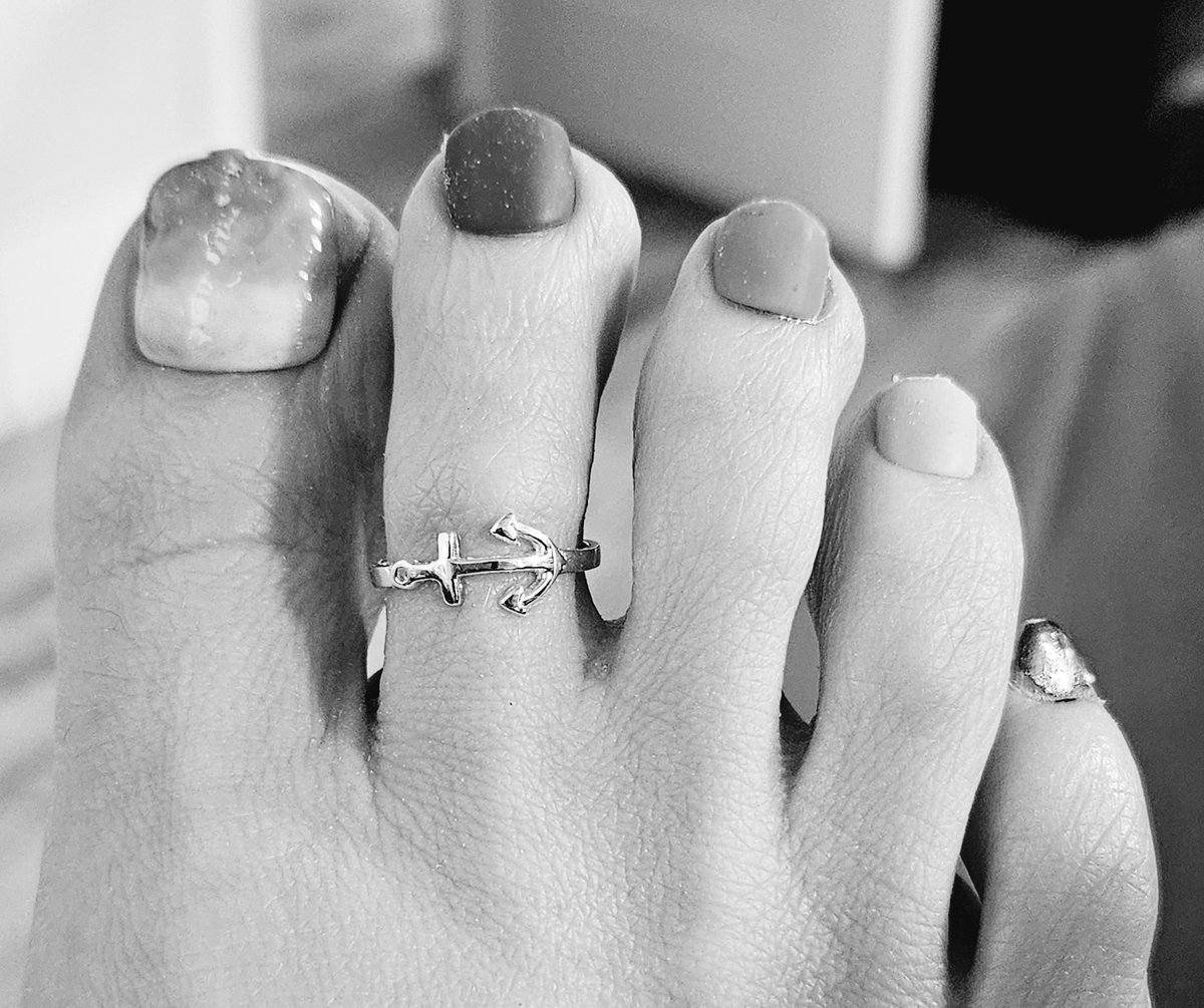 Toenailtales_ff's tweet photo. New toe nails to go with my new toe ring.. can you guess the theme? Full colour images in my FF profile or for purchase

FinDom Goddess
Feet pics
You dont deserve your 💰💵 but I do https://t.co/e1pPOuK1hU