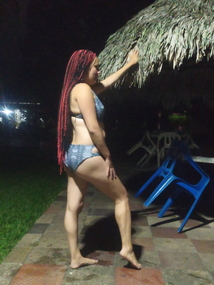 MarceA23921's tweet photo. Hola mis amores bellos feliz navidad feliz año nuevo pase por acá para dejarles un saludito mis corazones bellos. Acá les dejo algo de año nuevo mis amores https://t.co/hefMa5YeHj