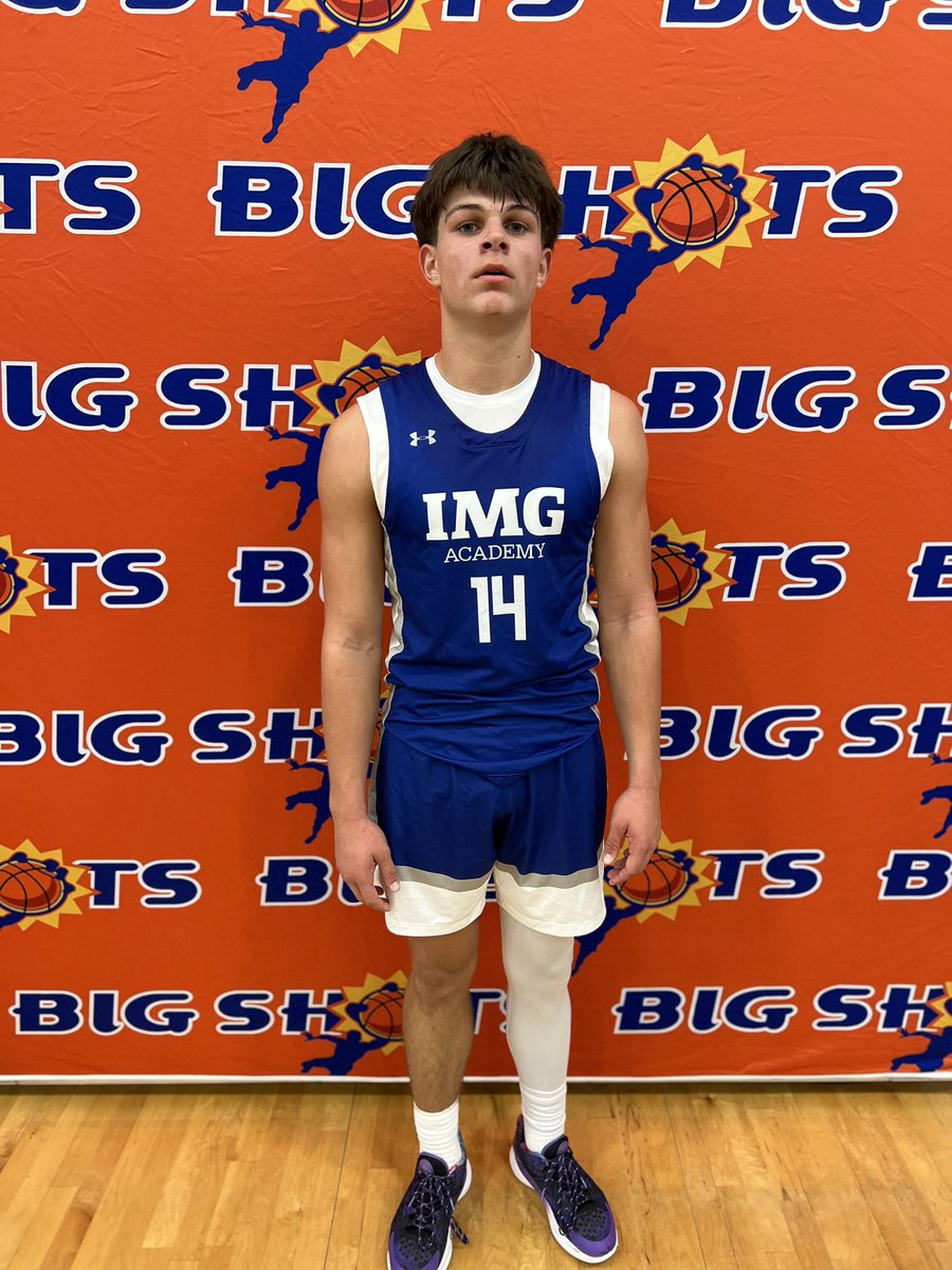 BigShotsGlobal's tweet photo. #BigShots #CharlestonInvitional
IMG National Spotlight Navy (FL) 94
#3 Ahmadou Touray 16 pts
#14 James Farmer 27 pts
Grace Christian School (VA) 57
#4 Mason Wynne 24 pts https://t.co/3rRhyPNxmm