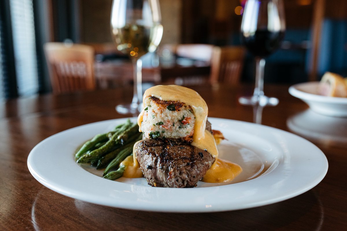Saturday date night is calling and Johnny's Italian Steakhouse has you covered! Tag that significant other below and book your next reservation to indulge on all of your steakhouse favorites!