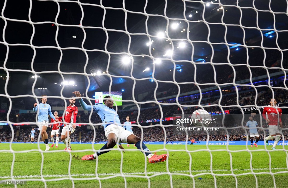Divin Mubama 🏴󠁧󠁢󠁥󠁮󠁧󠁿 is a good footballer wherever he ends up. Makes things happen.

Turns anything into danger, constantly runs the channel (but is offside a lot), harassing presser, can backboard into defenders &amp; has movement/poaching instinct in the box. Turns water into wine.