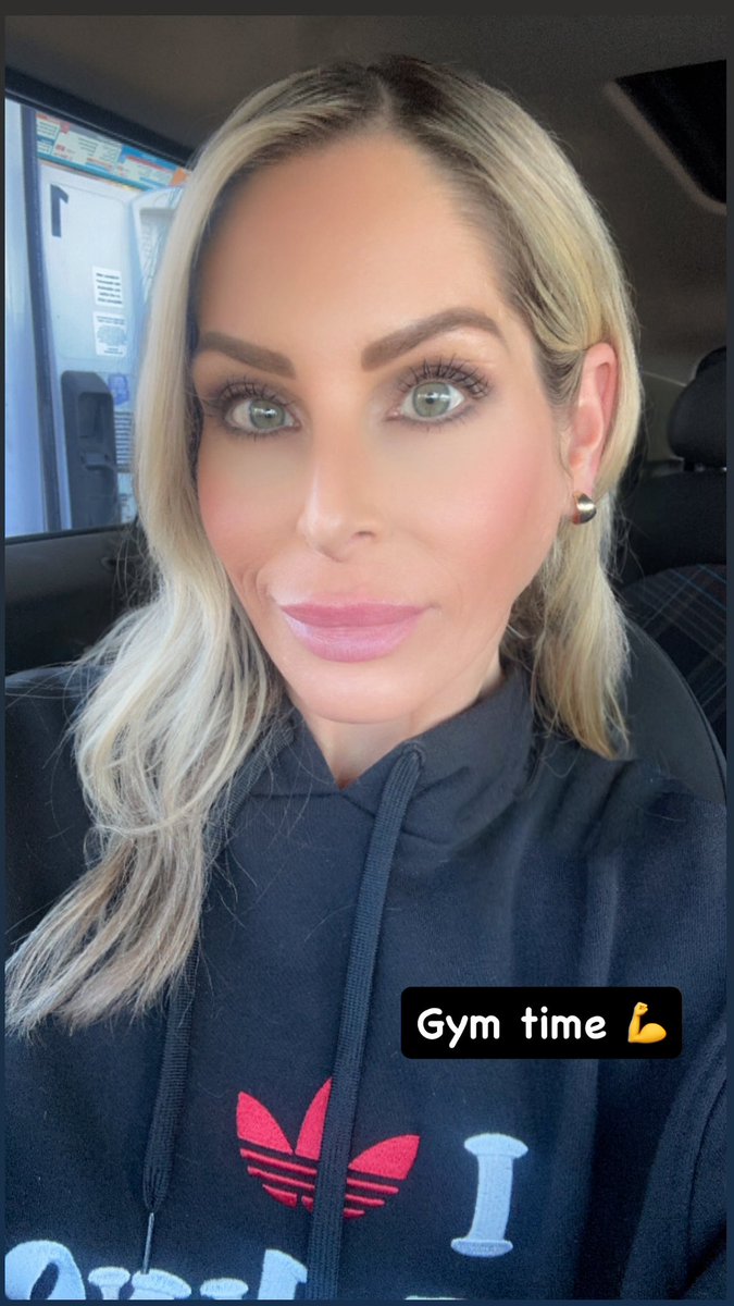 CLCoxAZ's tweet photo. Gym time! 💪 What time do u work out &amp; what do u do to stay active? 

My days are diff so it’s diffdaily, but I ALWAYS squeeze in a workout or a walk to stay active daily. 🙌

My main workouts are @ the gym, but I also ❤️ #Pilates, #Barre3, #golf, #paddleboarding, &amp; #swimming https://t.co/jU8eHIWiPL