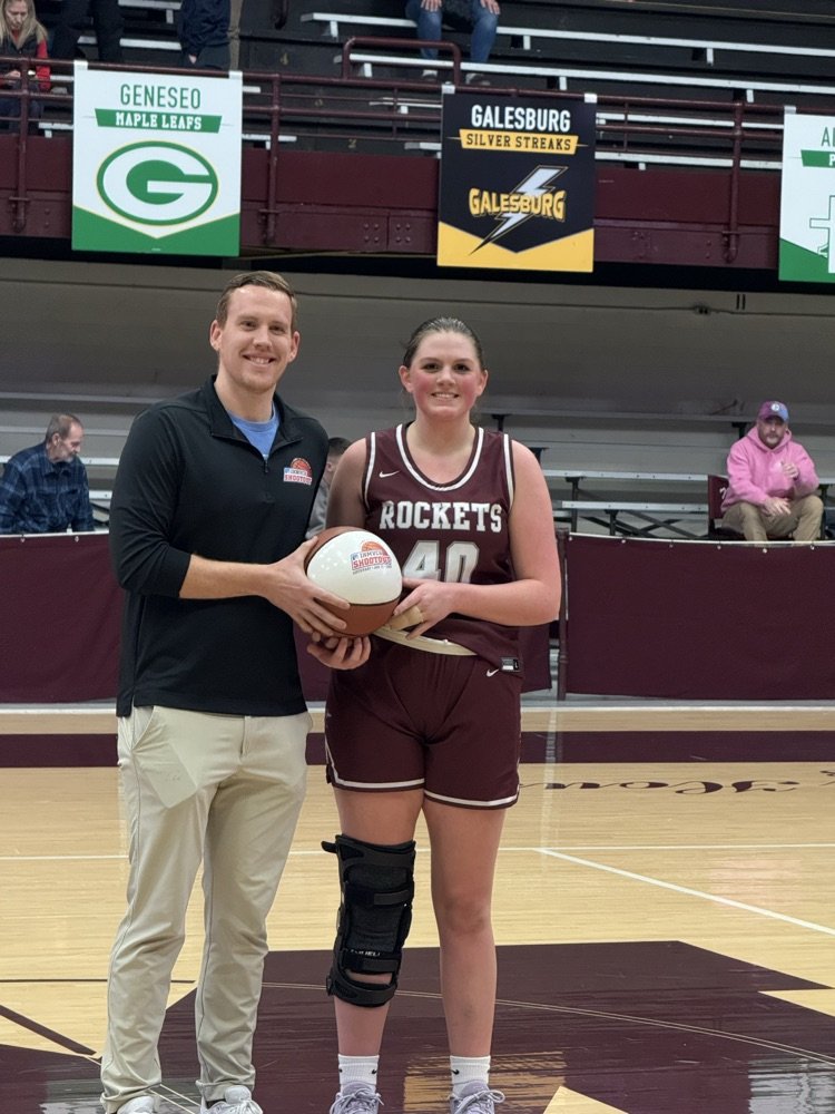 rockridgesports's tweet photo. Varsity GBB at the IHMVCU Iowa-Illinois Shootout / Final / Rockridge 44 Davenport West 42 / Congrats to Erica Danner for being named Player of the Game!! https://t.co/SFdGjcUQ1c