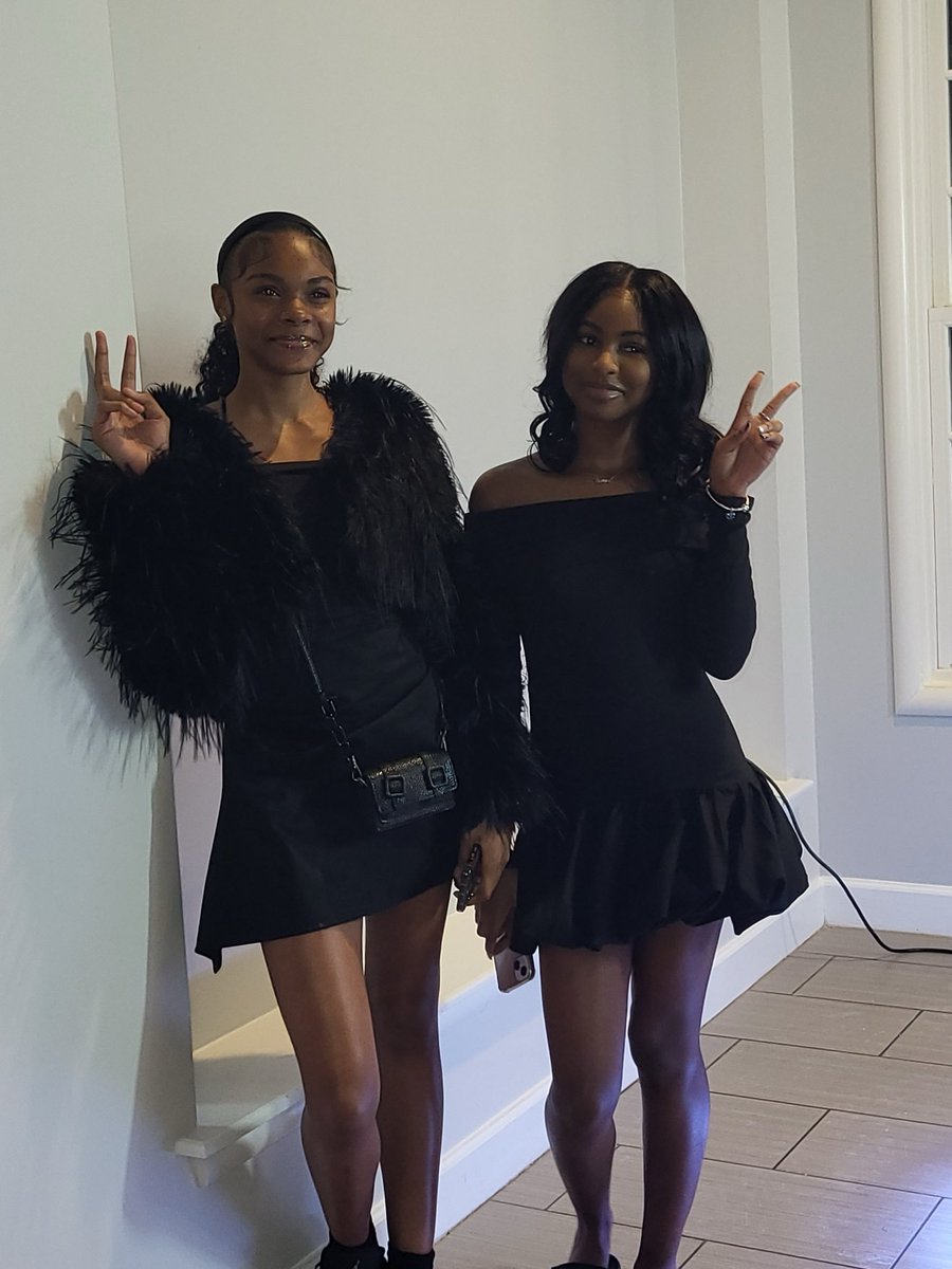 SoniaMatthew2's tweet image. Sweet 16 moves and vibes with her bestie. 🖤#blessedbeyondmeasure
