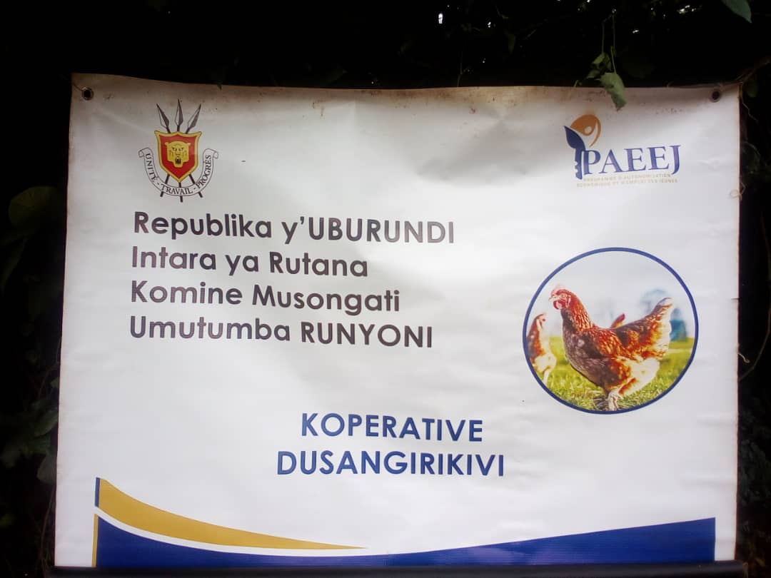 CnjbRutana's tweet photo. Inyuma y'ibikorwa rusangi,@CNJB_MUSONGATI  yatunganije inama y'urwaruka aho basabwe kwitwara neza imbere,mu bihe n'inyuma y'amatora kugira amatora aze Abe meza,bakore ibikorwa bibateza imbere biteho no kuja hamwe  bakore imigambi ituma baronka ingurane muri BIJE Na @PAEEJ_Burundi https://t.co/74Vxqa5tEz