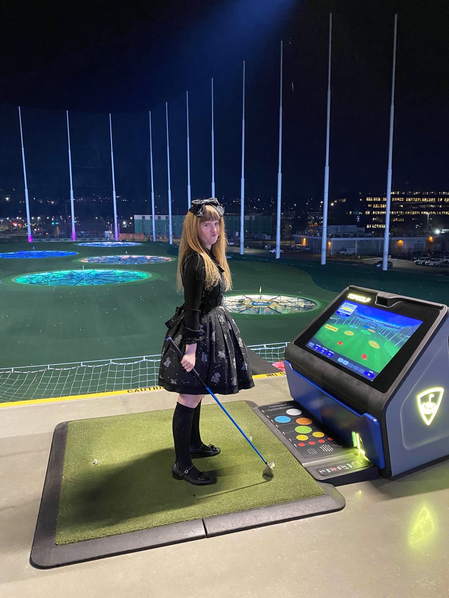 Beauty is in the eye of the ball holder…. or something like that ⛳️

#eglfashion #lolitafashion