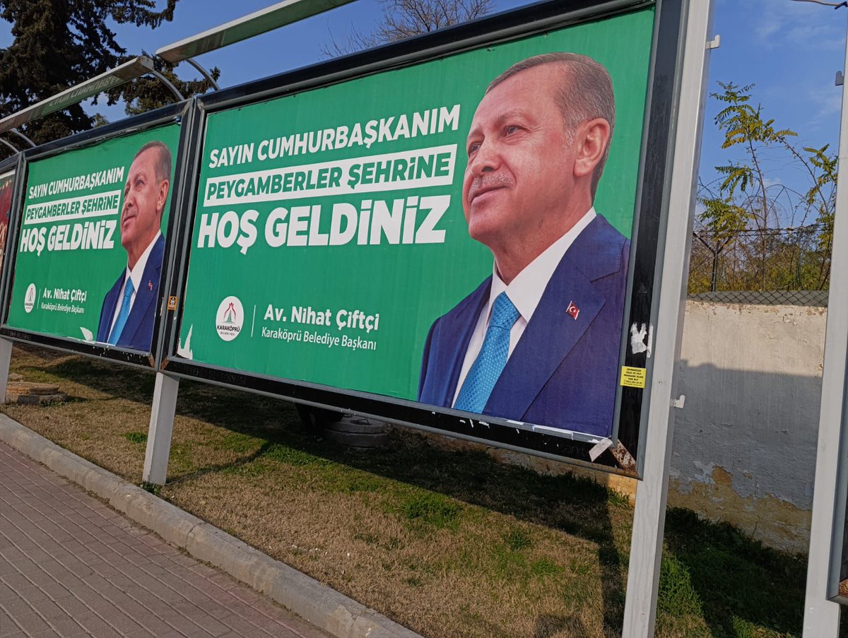 GorekeSait's tweet photo. Devlet adamlığını, adabını bilmiyorsunuz birde ülkeyi yönetmeye talibim diyorsunuz. Bakın partinizin #belediyebaşkanıNihat Bey’de misafirperverliğini göstermiş. @suatkilic @melihguuner https://t.co/TWoKLuYaMY