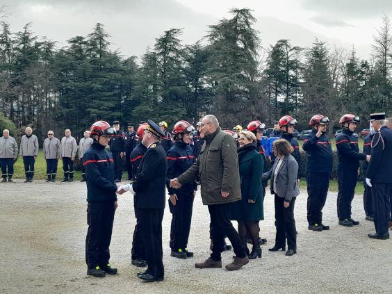 #Cérémonie #Sainte-Barbe
François Payebien, sous-préfet de l’arrondissement de Tournon était présent ce samedi à l’occasion de la Sainte-Barbe célébrée par les Sapeurs-Pompiers de l'Ardèche <a href="/SDISPompiers07/">Sapeurs-Pompiers Ardèche</a>  au centre de secours d’Annonay Rhône Agglo. 
Plusieurs d'entre eux ont
