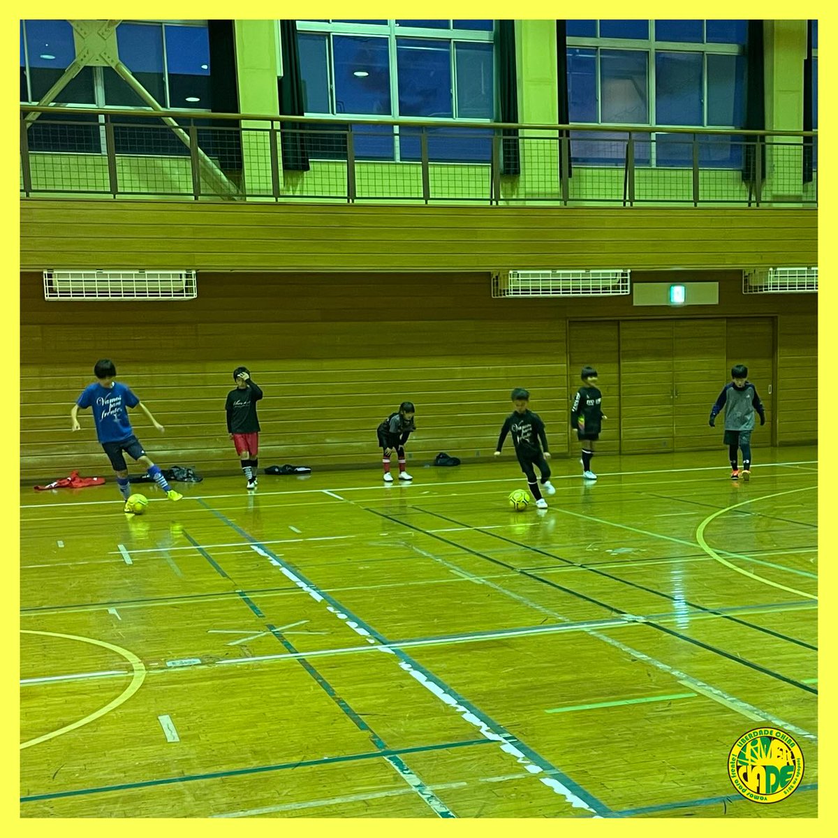 LIBERDADE15's tweet photo. 1/7 LIBERDADE Escola de futebol U-12 futsal training https://t.co/1sdRHSqril

2025年フットサルトレーニングスタート‼️

今月は1vs1をテーマにトレーニング。

はじめは上手くいかないのは当たり前‼️

たくさん失敗をして、たくさん感じて、上手くいった時の喜びを👍 https://t.co/g9Df6SzizN
