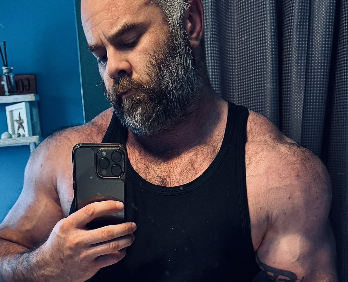 Hobbs_Muscle's tweet photo. First shoulder workout of 2025 and first shoulder workout since September. Pump was absolutely insane 💪🏻 https://t.co/qWBDAbhQnf