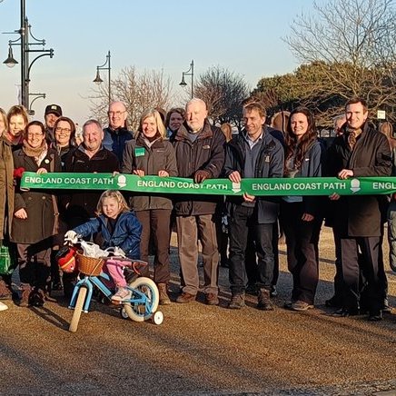 Three years ago #OTD the Thames Path National Trail was extended to Woolwich Foot Tunnel &amp; linked with the England Coast Path to create the only Source to Sea National Trail, 374 km, 232 miles!
📷 <a href="/deedeelea/">Dee Dee May 🌲</a> <a href="/JohnMTippetts/">John Tippetts 🇺🇦 | johnmtippetts.bsky.social</a>  
<a href="/ExploreKent/">Explore Kent</a> <a href="/NaturalEngland/">Natural England</a> <a href="/NatTrailsUK/">NationalTrails.UK</a> <a href="/RamblersGB/">RamblersGB</a>