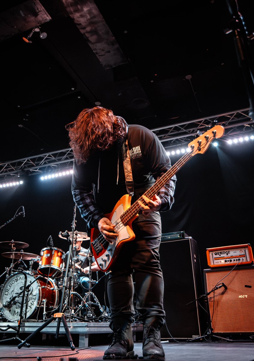 awkboss's tweet image. I’m just an amalgamation of hair. Shoutout to @hollyhuez for the pics. 😎