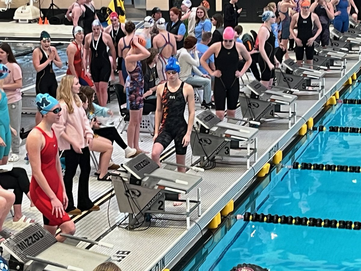 Congratulations to Sophia Sullentrup for her 15th place finish in the 50 Free at the COMO Invite!!