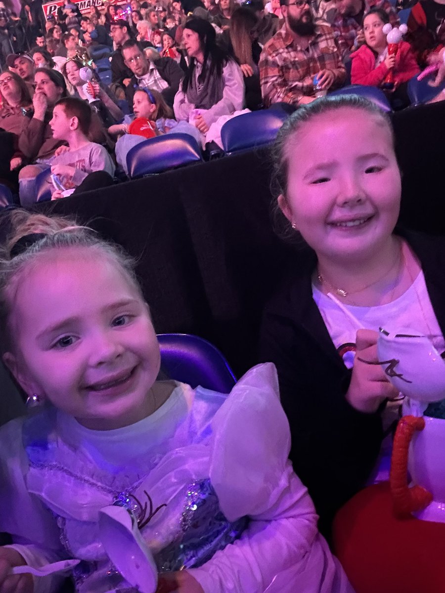 Cav87's tweet photo. #DisneyOnIce https://t.co/Gj6NNgaEFp