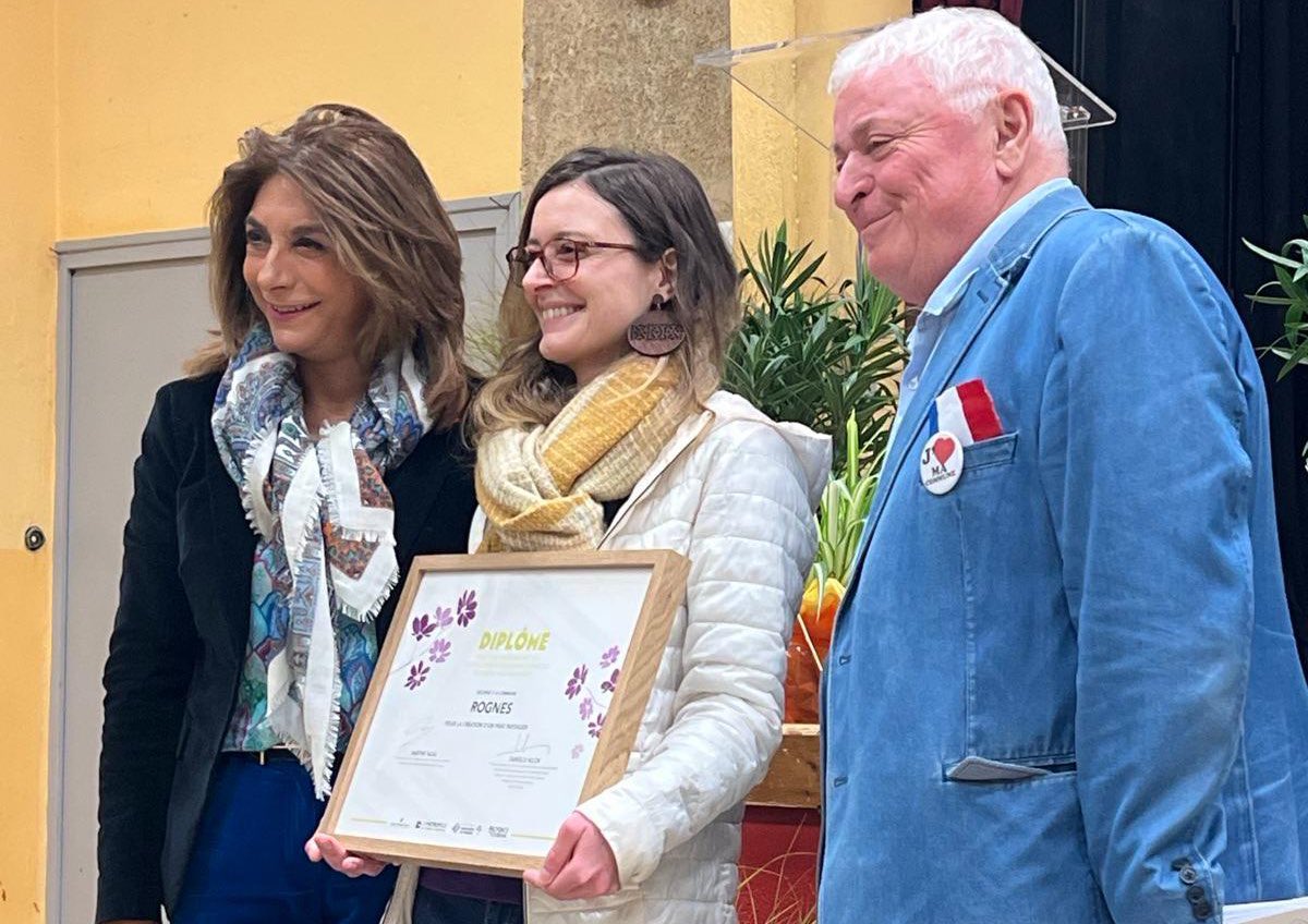 departement13's tweet photo. 🏘️🤝 #Voeux2025 - 1er partenaire de nos 119 communes

À #Rognes, nous avons investi ✚ de 4,3M€ notamment dans l'extension de l’école maternelle, la rénovation du collège et la salle polyvalente. Mais aussi pour un cadre de vie plus vert avec les parcs Garrigues et Versaille... https://t.co/hN5crjwB9P