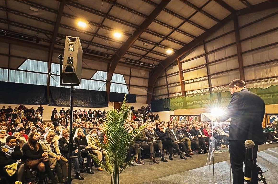 JBHamonic's tweet photo. ✨Meilleurs vœux et bonne année aux Villepreusiens ! 
Beaucoup a été fait en 2024 et beaucoup sera fait en 2025.
Le lien intergénérationnel sera notre cause communale annuelle.
Merci aux collègues et partenaires présents.
Merci à nos invités d’honneur @jnbarrot &amp; @pierre_bedier🙏 https://t.co/qi4jYDRvkT