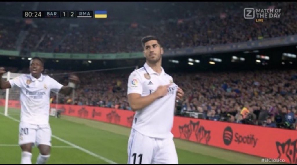 Se viene clásico y como olvidar cuando Asensio nos marcó, se tocó el escudo, le anularon el gol por fuera de juego y 5 minutos después Kessie metería el gol que nos daría la Liga.

Bufón de época.