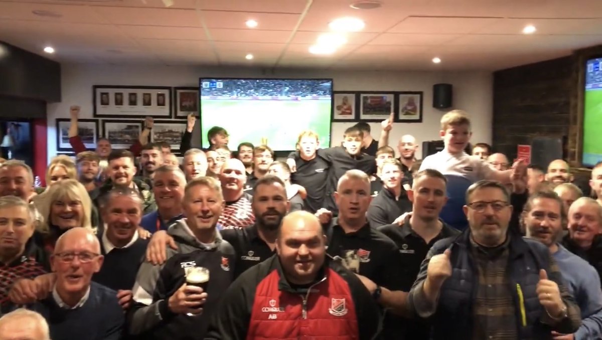 ExBonyRFC's tweet photo. What A Saturday 🏉❤️🖤 #FalInLove  #3Wins #WeLoveSaturdays https://t.co/w0kuUrQb9i