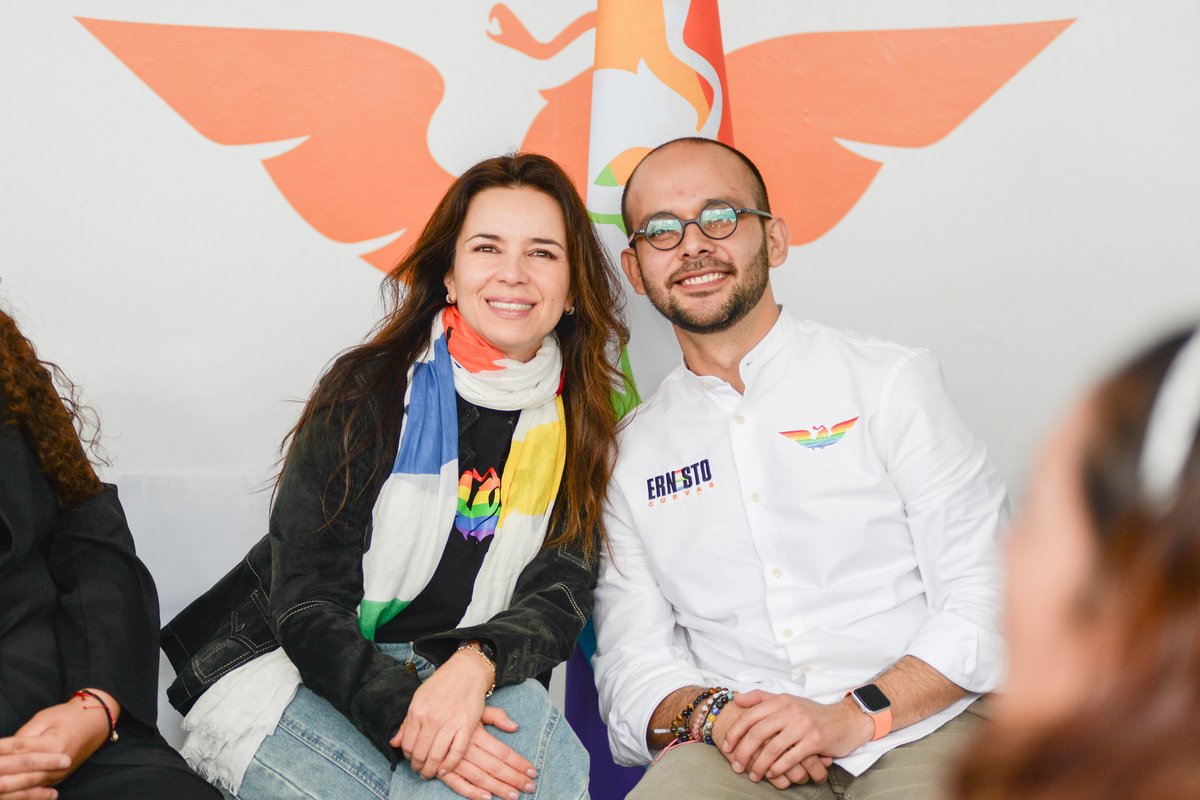 MovCiudadanoJal's tweet photo. Junto a nuestra coordinadora @MirzaFloresG y nuestro delegado de @diversidadmcjal, @AECOJal, seguiremos impulsando los Diálogos #AMuchoOrgullo para que exista mayor representación de la comunidad LGBT+ en la toma decisiones de nuestro estado. 🌈🫶 https://t.co/v64yivZgzO
