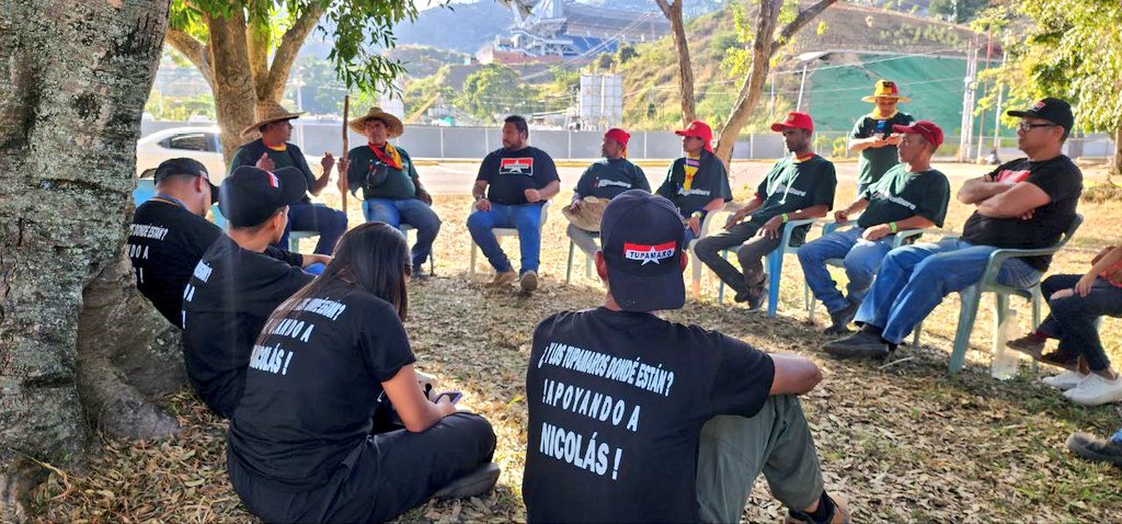 TupamaroMRT_'s tweet photo. #AlMomento|| @WBenavides_MRT Secretario General Nacional, desarrolla círculo de estudio con camaradas que conforman movimiento campesino, en donde intercambian saberes y experiencias en el marco de la evolución y lucha de la clase obrera. https://t.co/obIrlzUN58
