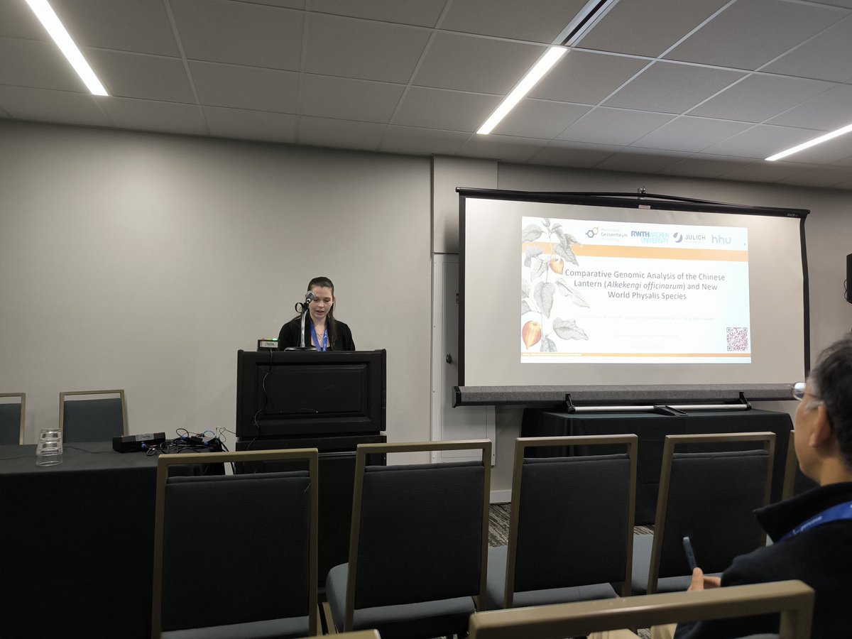 My very first PAG conference in San Diego. Thank you for giving me the opportunity to talk about Alkekengi officinarum (Chinese lantern plant) and its ornamental value! 
#PAG32 #PAG <a href="/usadellab/">usadellab</a> @LucasMunnesLab <a href="/angela_kranz/">Angela Kranz</a>