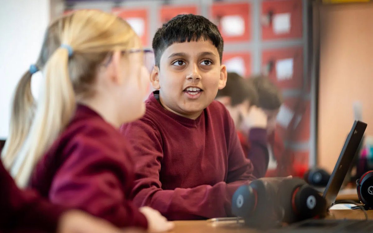💬 Improving Literacy &amp; Oracy Outcomes: a MAT’s Story

<a href="/ShareenAdvice/">Shareen Wilkinson FCCT</a>, Executive Director of Education at LEO Academy Trust, talks with Keira Moulding about LEO’s journey to improve literacy outcomes. 

Find out more with <a href="/OrielSquare/">Oriel Square</a>👇

orielsquare.co.uk/improving-lite…