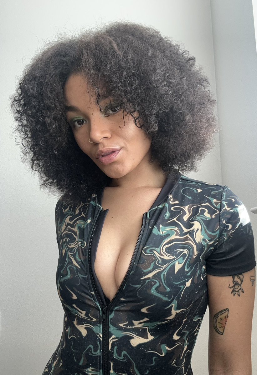 ✰ dom 🍉 ✰ tweet media