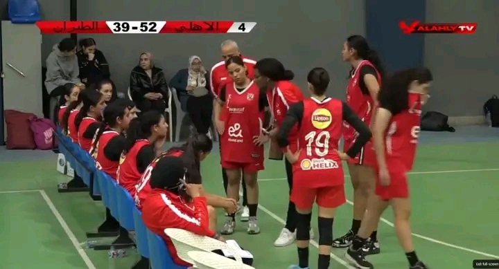 ahlyhallgames's tweet photo. في موقف رائع منه كعادته الكابتن طارق خيري ترك اليوم إدارة مباراة الطيران للكابتن علياء محمود❤️🔥👏🏻🦅 

#يلا_يا_اهلي https://t.co/DBLNHfBhYF
