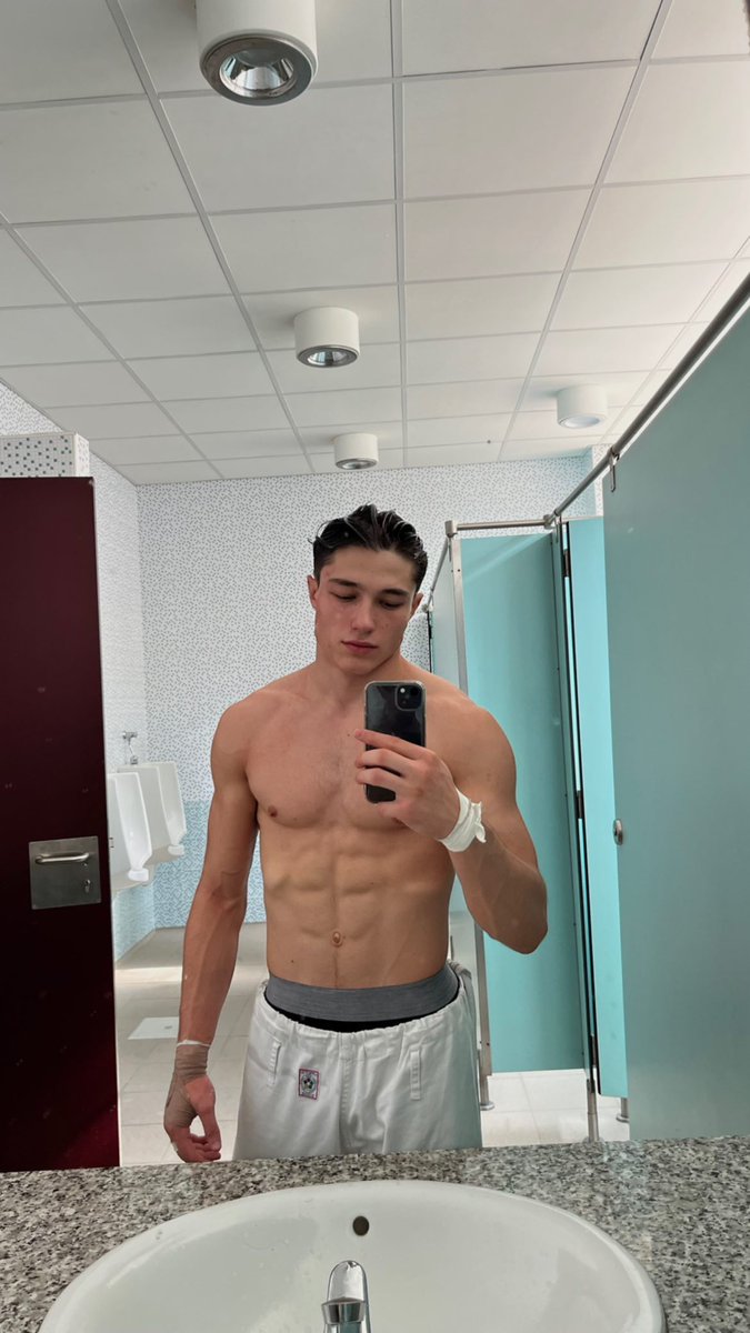 Sᴇʙᴀsᴛɪᴀɴ (@sxbssm_) on Twitter photo 