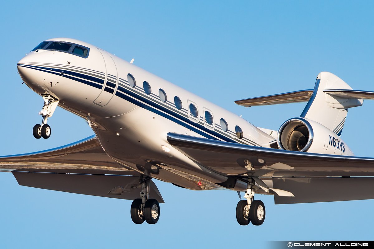 Like a bird !! Tribute to the <a href="/GulfstreamAero/">Gulfstream Aerospace</a>  #G550 #G650 #avgeeks #Avgeek