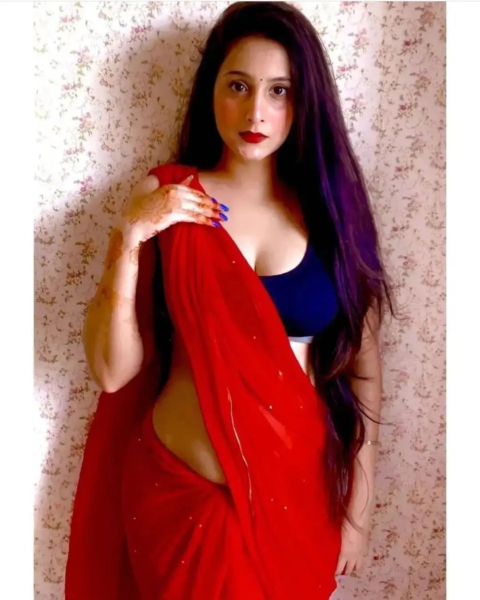 MahiQueen__'s tweet photo. I'm Muslim girl I like wear sari https://t.co/hNruhAEByh