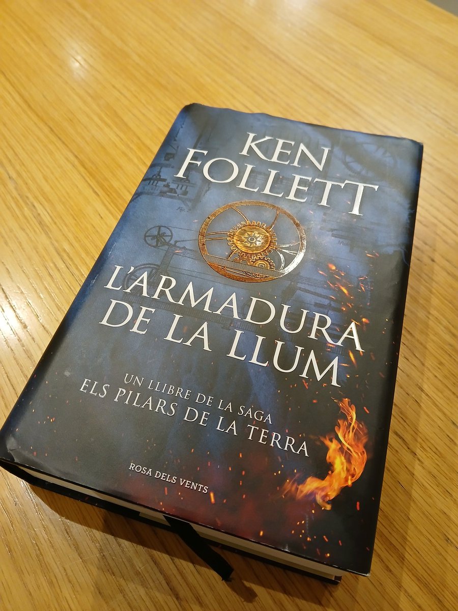bbt016's tweet photo. El primer de l'any havia de ser especial.

📕  "L'armadura de la llum"
✒️  @KMFollett
📖  @penguinllibres

Un cop més (de fet, com sempre), aconsegueix fer-te entrar dins les històries i la història.

#lectures2025 https://t.co/9o3RoY3NB3