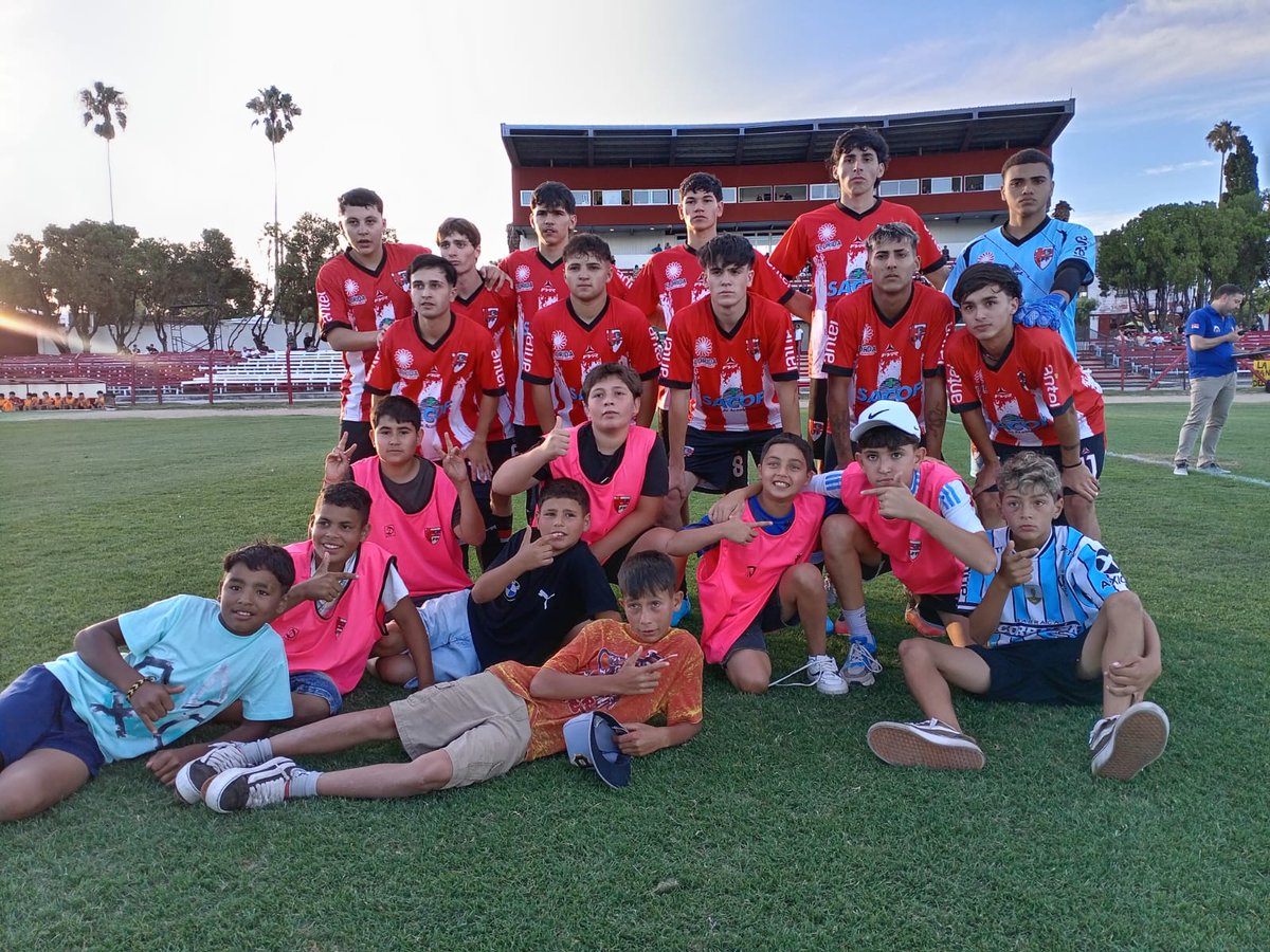TercerRadio's tweet photo. Sábado de Copa por @fmflorida89_3 
Florida recibe a Durazno en sub 18 y Absoluta.
Vivilo junto a todo el equipo la radio
desde las 19y15hs
Relata Jose Zipitria,  comentan Eduardo Fernández y José Fidel Díaz 
Al mundo por 👇
https://t.co/4mE1wCsoGR https://t.co/V27BPvdVem