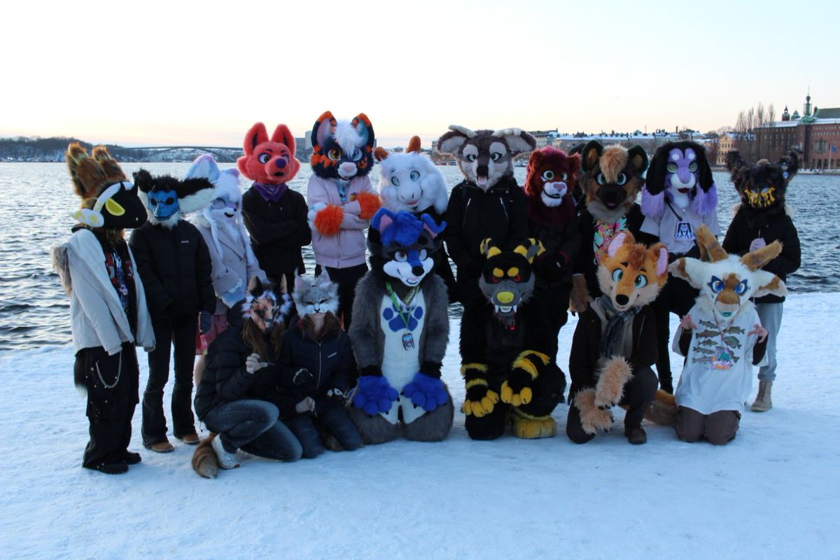 First meet of 2025!
Always fun to take a few photos

Honestly i am super excited for this year, lots of memories to be made within the fandom and just in general!

Started my job at IKEA (who trusted a raccoon to sell kitchens) 

But heres to a fantastic 2025 ❤️🎉