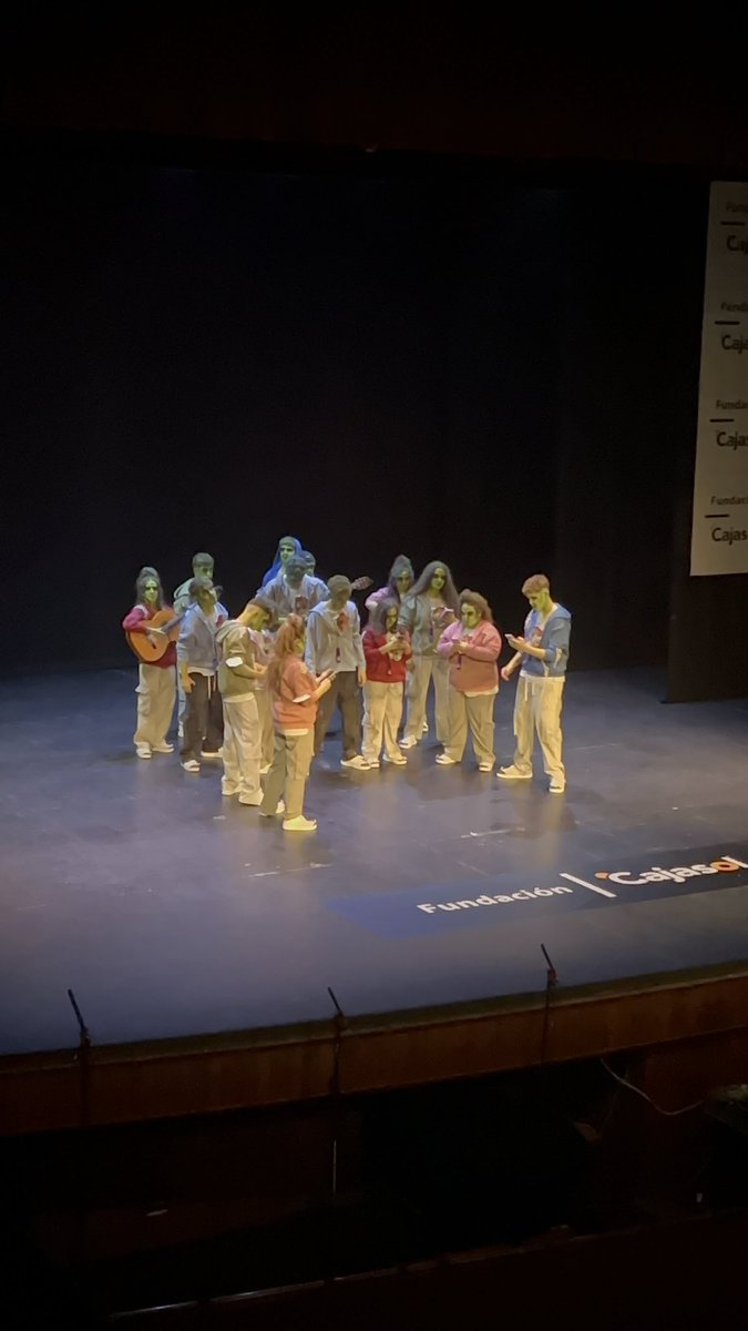 _ammandiitaa13_'s tweet photo. Comparsón, sintiendo lo que cantan, afinación y con la verdad por delante, un 1 se merecen y más 💚 #coac2025 #generacionZ https://t.co/kLzcNETzlO