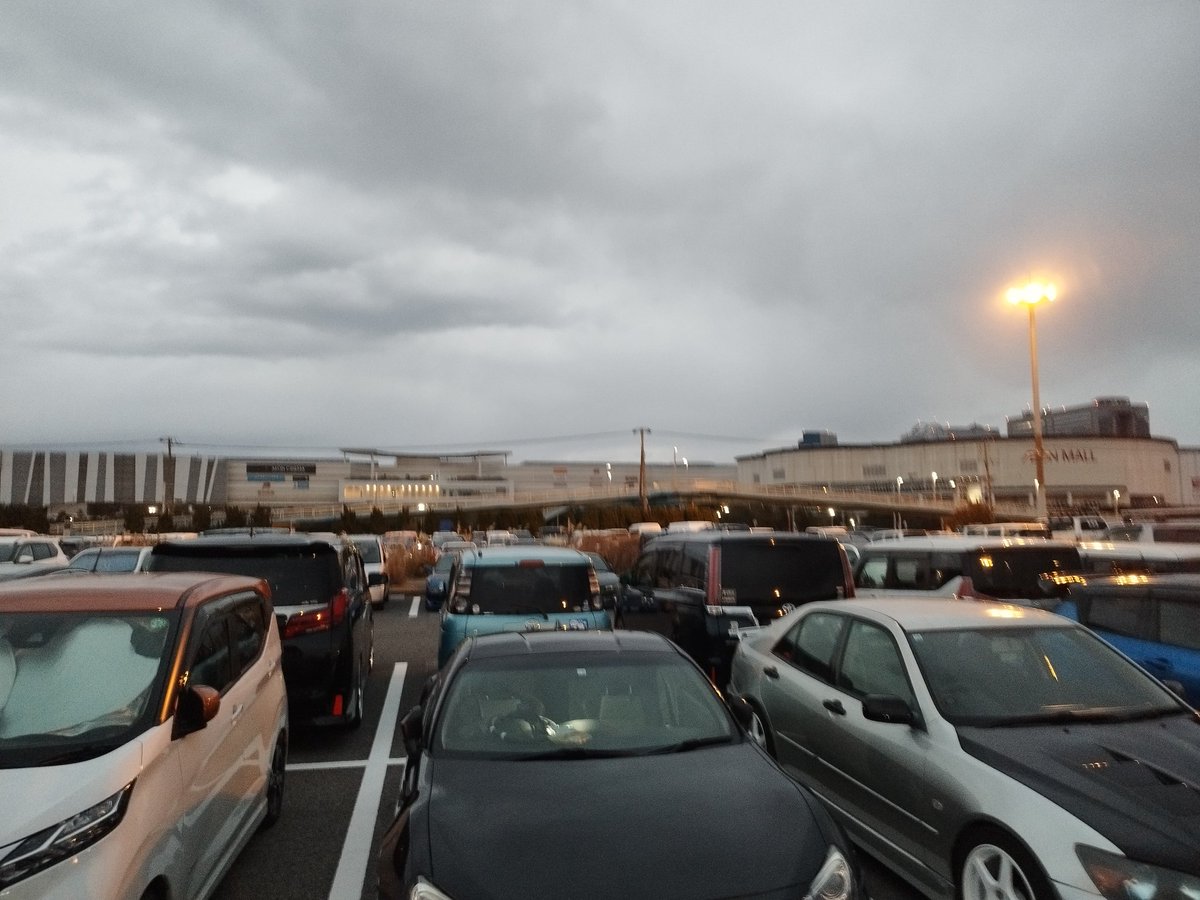 オートサロン来ました😊
幕張前の駐車場まだ余裕です！