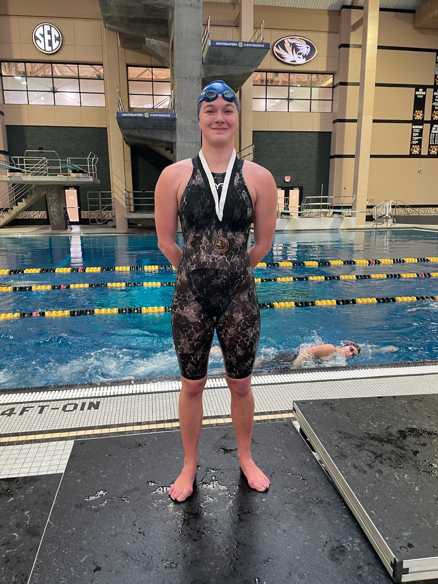 Addison Pfeiffer makes the podium in the 500 Free, finishing in 7th place. Way to go, Addi!!!