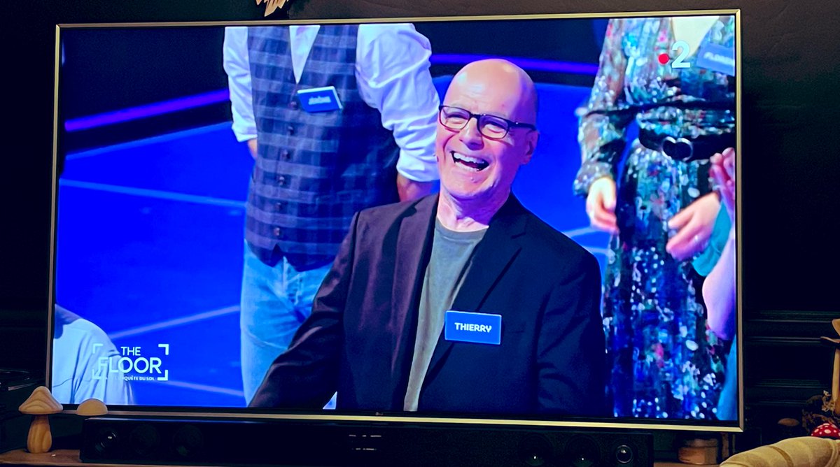 Je regardais tranquillement #TheFloor quand soudain... 😨 (c'est le gars qui m'a battue en finale de Slam)