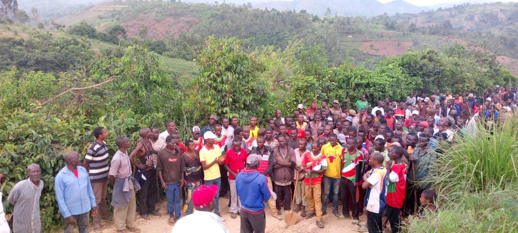 CnjbRutana's tweet photo. Inyuma y'ibikorwa rusangi,@CNJB_MUSONGATI  yatunganije inama y'urwaruka aho basabwe kwitwara neza imbere,mu bihe n'inyuma y'amatora kugira amatora aze Abe meza,bakore ibikorwa bibateza imbere biteho no kuja hamwe  bakore imigambi ituma baronka ingurane muri BIJE Na @PAEEJ_Burundi https://t.co/74Vxqa5tEz