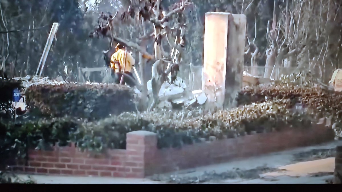 Upapoopcreek's tweet photo. Watching video of the California fires and I can't understand how every house in the area is completely destroyed but somehow these bushes went unscathed. I noticed trees still standing and thought maybe they can hold a lot of water, but the bushes? Maybe there's an irrigation system and they were super saturated? Seems really odd to me.