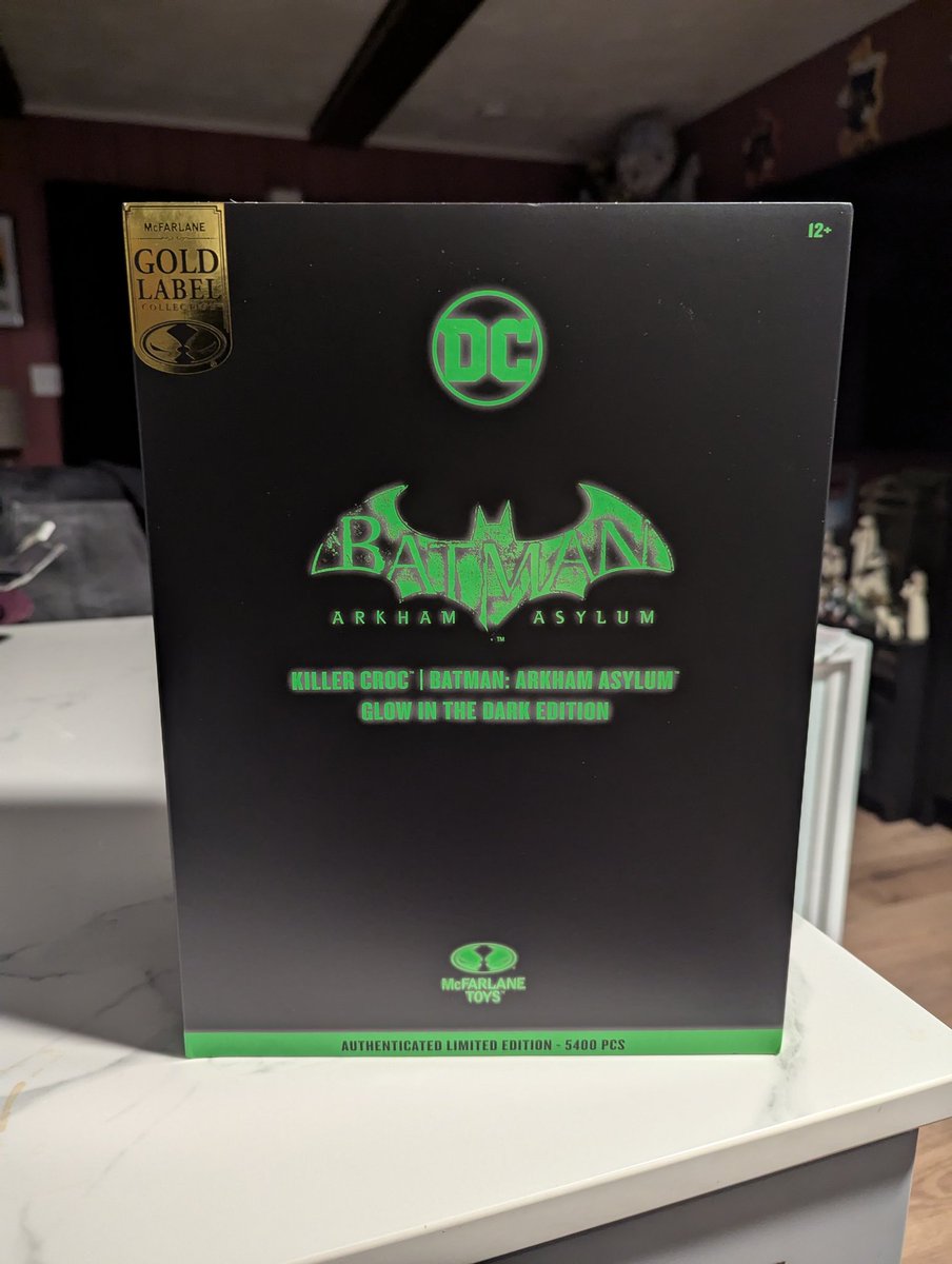 c_b_wonder's tweet image. I had to share this because it's one of the coolest figures that I've ever owned. My buddy Steve got me this awesome #KillerCroc from #Batman #ArkhamAsylum Glow in the Dark Limited Edition figure. This is one of my favorite designs of him and I can't wait to display it 😄