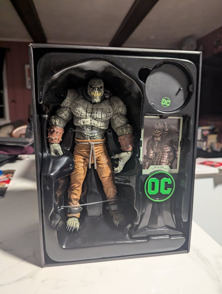 c_b_wonder's tweet image. I had to share this because it's one of the coolest figures that I've ever owned. My buddy Steve got me this awesome #KillerCroc from #Batman #ArkhamAsylum Glow in the Dark Limited Edition figure. This is one of my favorite designs of him and I can't wait to display it 😄