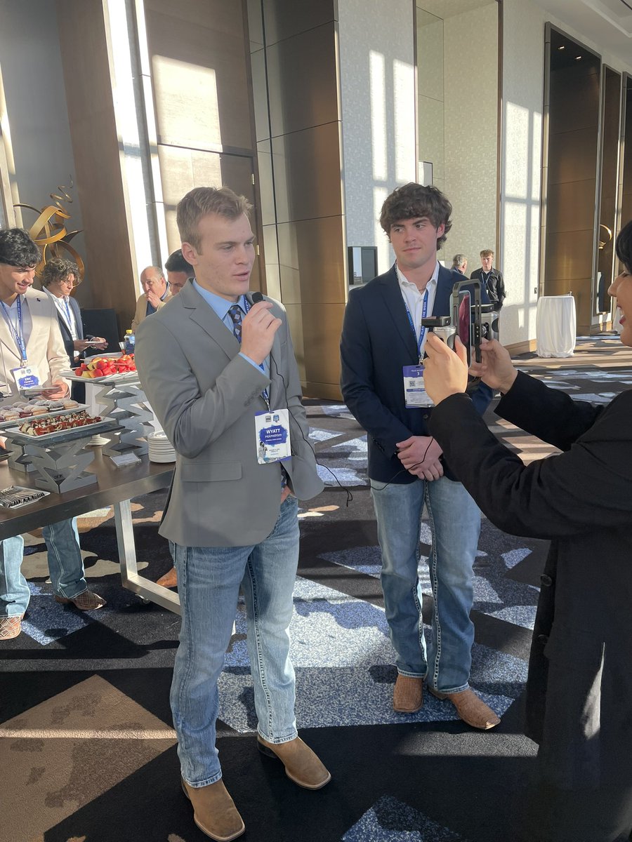 WyattHolmstrom7's tweet photo. Had a great time at the Built Ford Tough POTW Banquet, even got to meet one of my dad’s favorites Michael Irvin. #FORDPOTW @SHSIndianFB @CoachPoynor @CoachPoynorSHS https://t.co/5IvI6BKACK