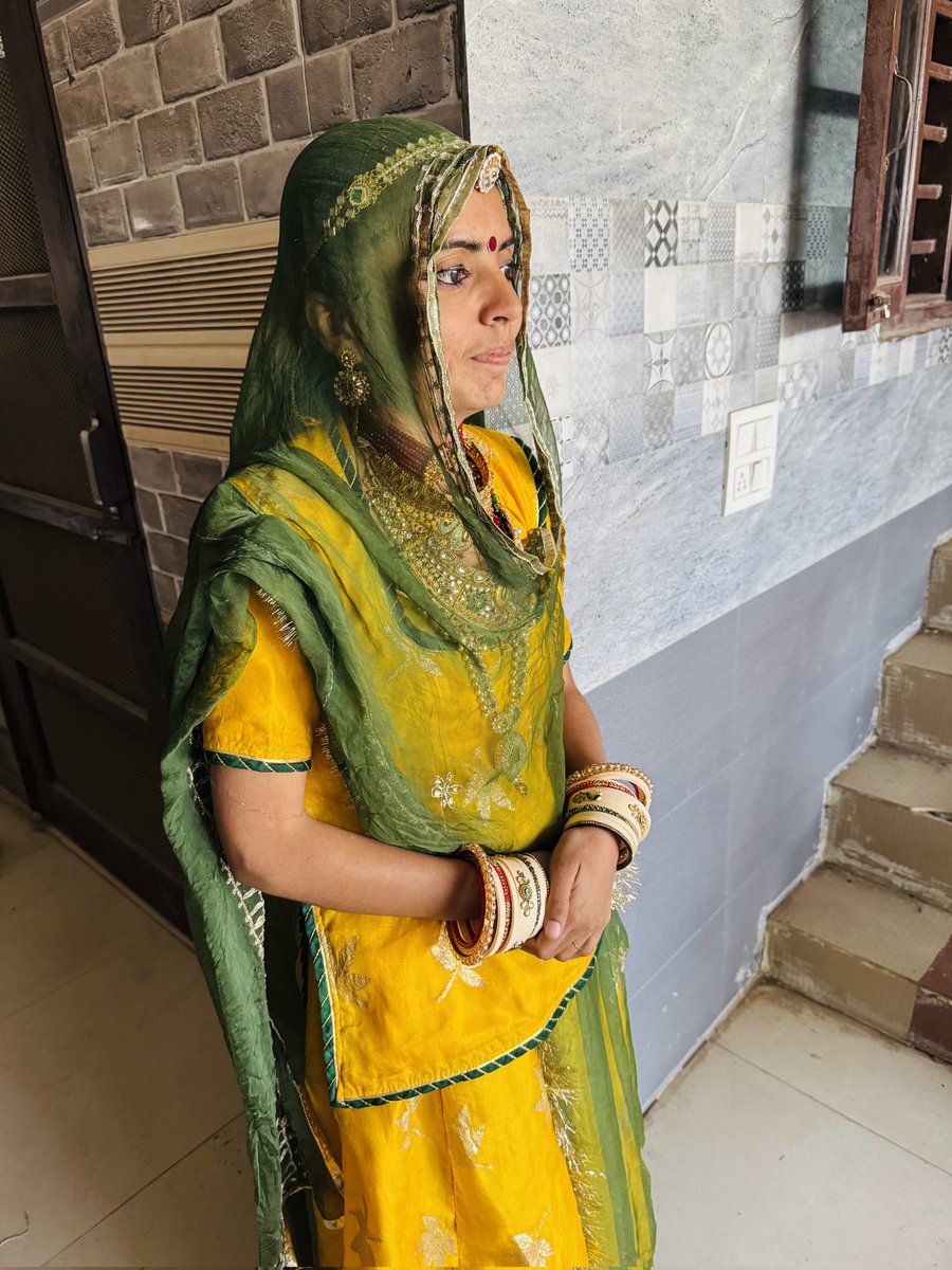 Bhanwari021's tweet photo. #मॉर्डन भी दिखो मर्यादा भी बनी रहे #श्रृंगार भी हो जाए संस्कृति भी बची रहे! @BhanuChoudhary https://t.co/0VrABDKBCZ