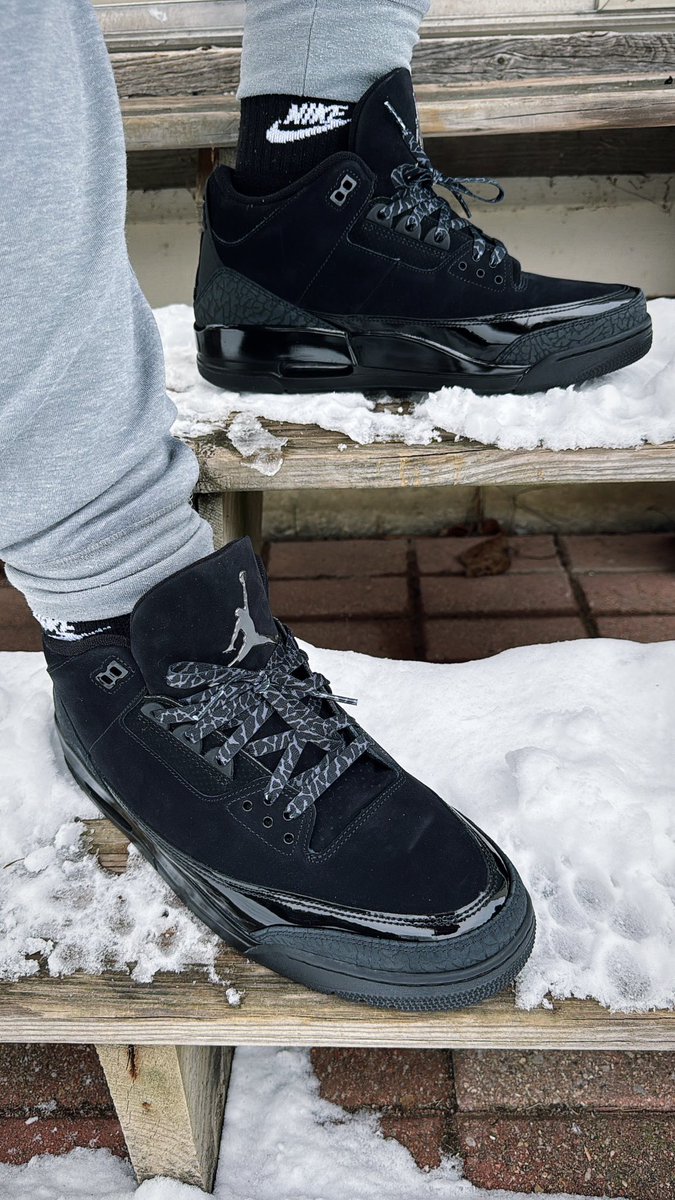 NNavram's tweet photo. Had to put the Black Cat 3s on right away, the snow wasn’t stopping me! Calling them my Salems 🐈⬛
They’re very comfy and feel broken in right away. The patent leather makes them extra slick. I dig the laces but they keep coming undone, I’ll figure it out. @snkr_twitr #KOTD https://t.co/WZ8uJeFNE0