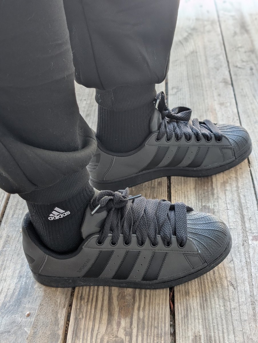amcmath04's tweet photo. Saturday!
#KOTD #Adidas #Superstar #TripleBlackReflective #undssaturday
#ashwithkicks #respectherstyle #thesolefirm #girlswithkicks #sneakersisterhood #queensofsole #wearyourkicks #yourkicksaredope https://t.co/btLSq9OWEI